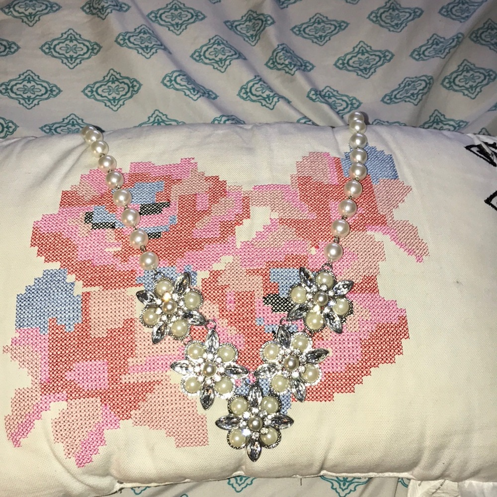 Charlotte Russe pearl and flower necklace